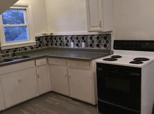 927 Chestnut St #1, Pt Huron, MI 48060