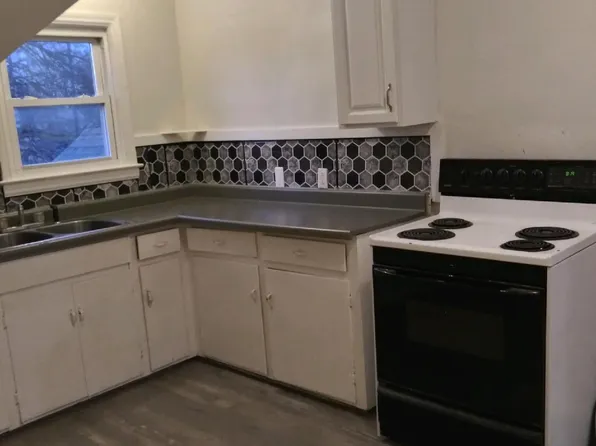 927 Chestnut St #1, Pt Huron, MI 48060