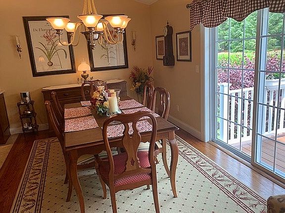 4th image of 60 Pond Cir