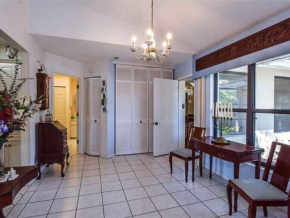 5th image of 336 Pembroke Ln #220