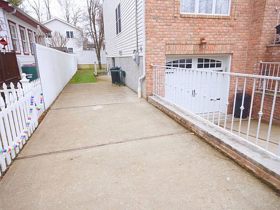 3rd image of 109 Schley Ave