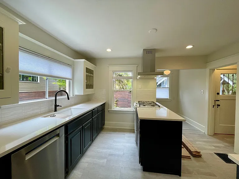 2409 NW Raleigh St — Photo 8