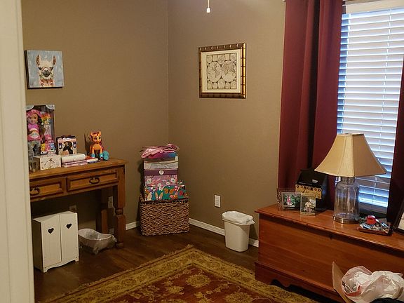 3rd image of 109 Willow Creek Dr
