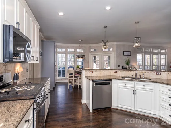 130 Haddington Pl, Mooresville, NC 28115