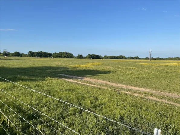 515 N Greenville St, Wolfe City, TX 75496