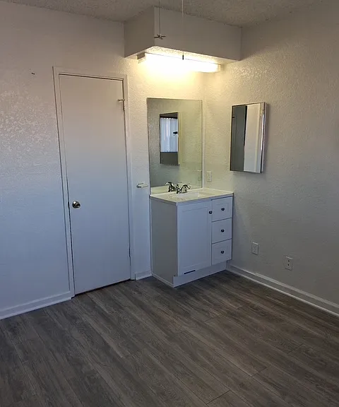 Rancho Mirage Villa Apartments — Photo 21