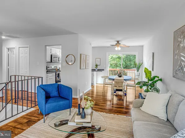 200 Via De Rosa Dr, Stafford, VA 22556