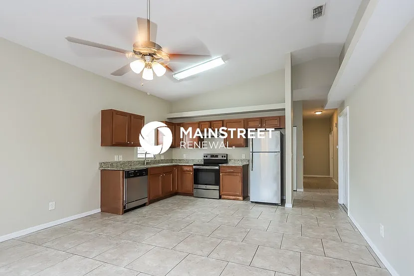 1321 Melrose Ave S — Photo 4