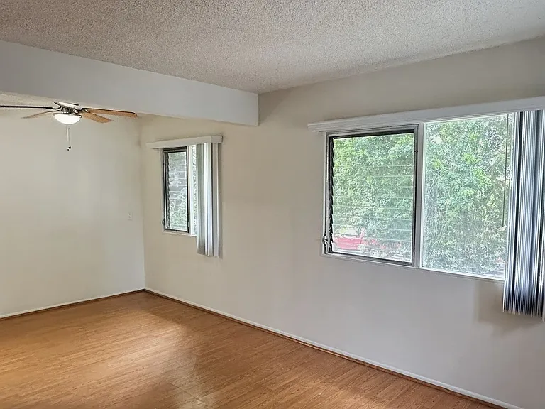 9571A — Photo 3