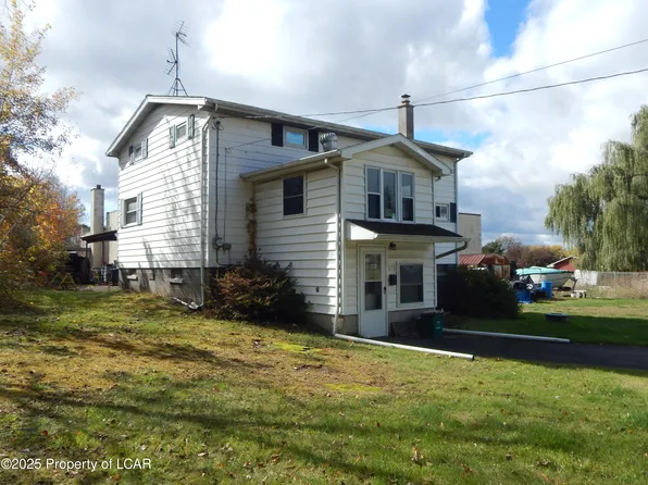 533 Penn Ave, Dupont, PA 18641