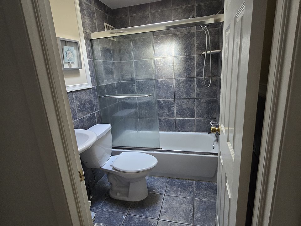 2nd image of 3732 Richmond St #1