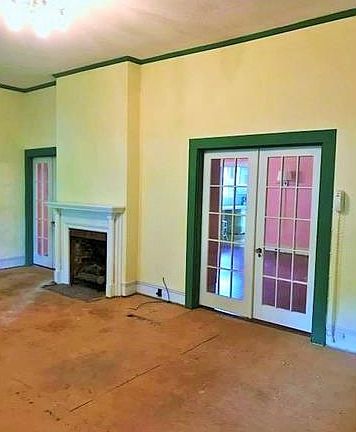 4th image of 136 N Elm St #1