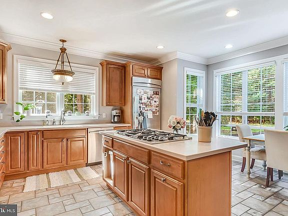 3rd image of 210 Country Ln