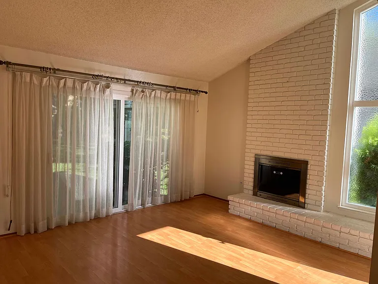 1044 Regency Knoll Dr — Photo 2