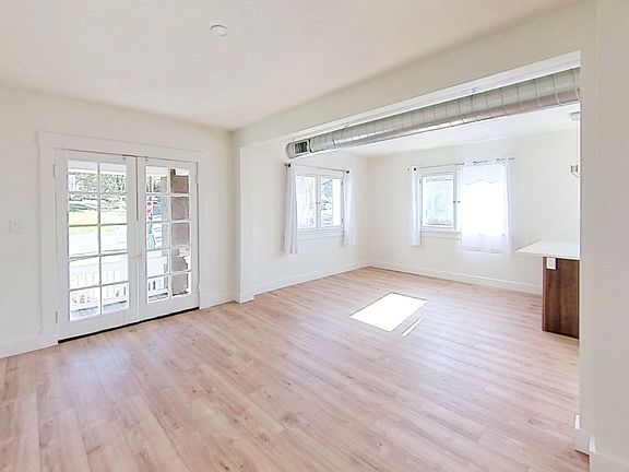 3rd image of 561 N Center St #8