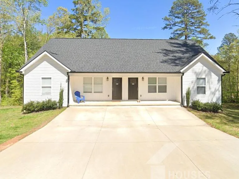 403 Bramlett Rd — Photo 1