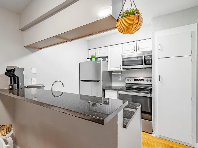 2207 Leon St #101 — Photo 4