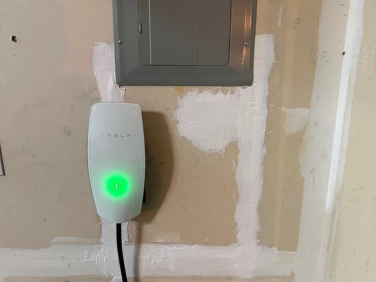 Tesla Level 2 charger, 48 amp charging capacity