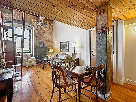 5th image of 1107 S Peters St APT 325