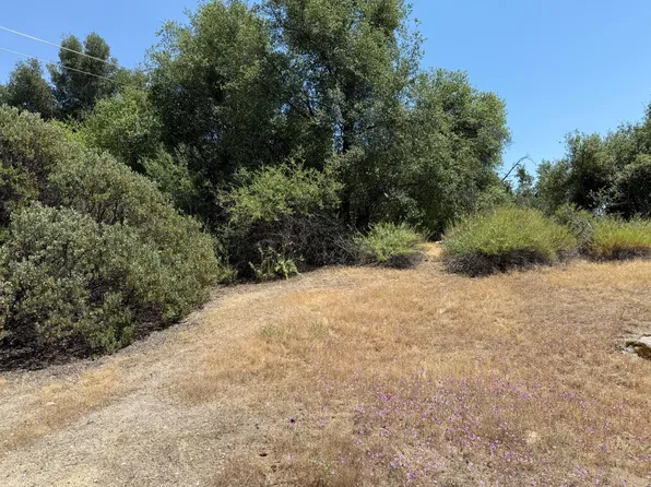 7 River Falls Rd, Oakhurst, CA 93644