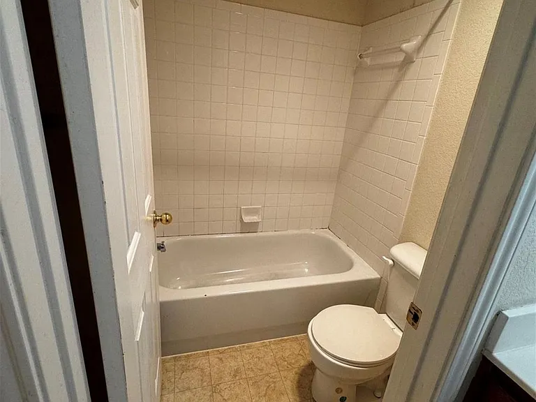 8613 Talyne Chaise Cir #B — Photo 14