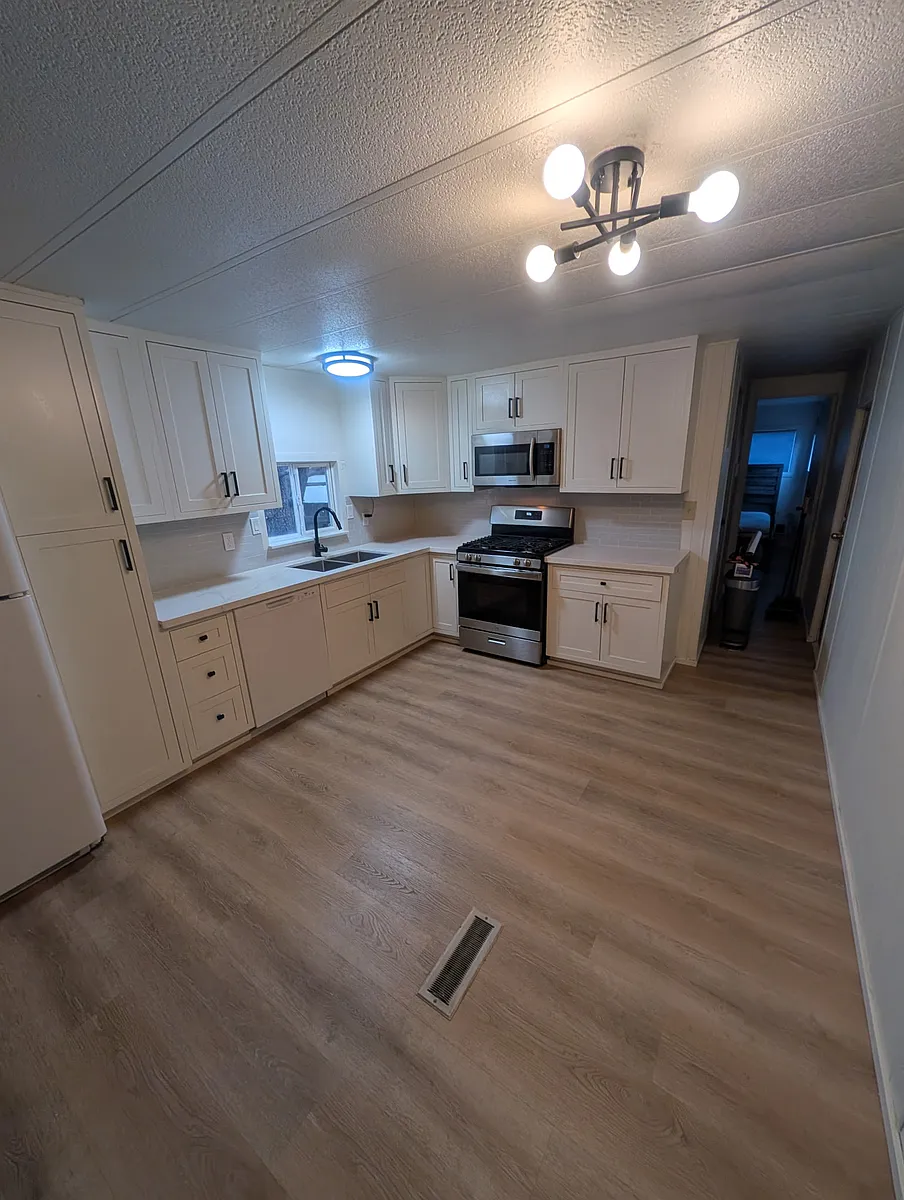 Building Photo - 391 Montclair Dr #198