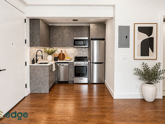 3rd image of 1266 Pacific St #4E