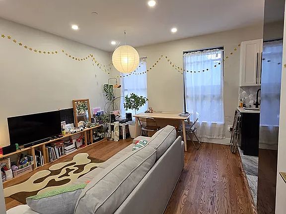 4th image of 521 Willoughby Ave #4A
