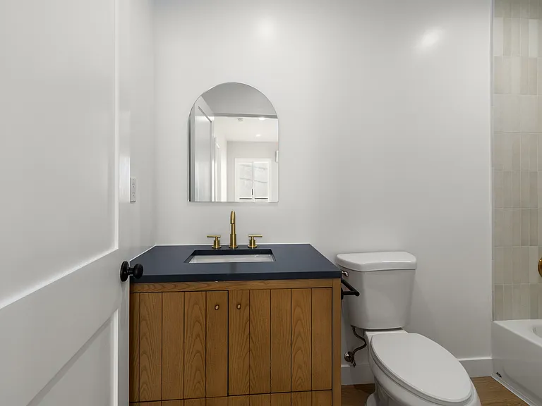 1827 E 4th St #18 — Photo 29