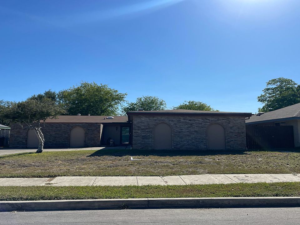 1st image of 238 Meadow Path Dr