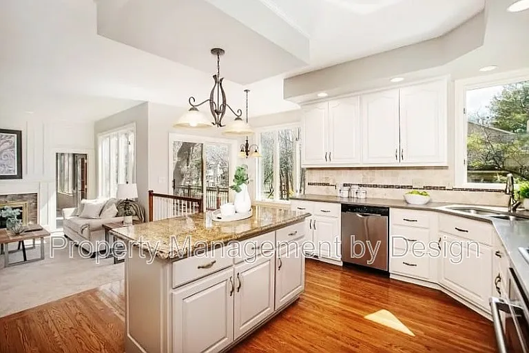 921 Vineland Ct — Photo 3