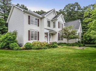 12 Kensington Ct, Bellingham, MA 02019