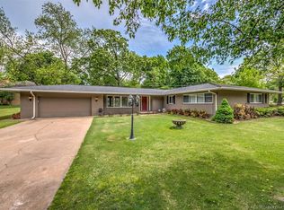 1800 Moonlight Dr, Bartlesville, OK 74006