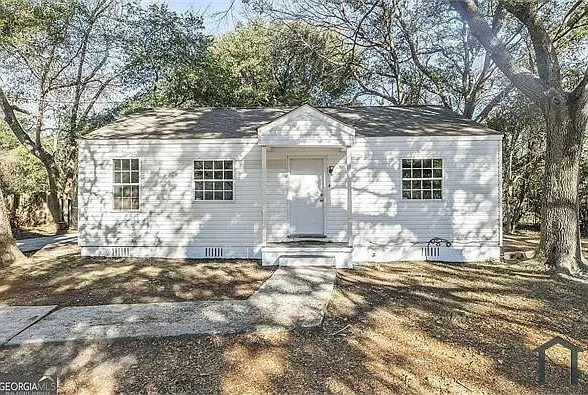 3 bed, 888 sqft, $1,300 — Photo 2