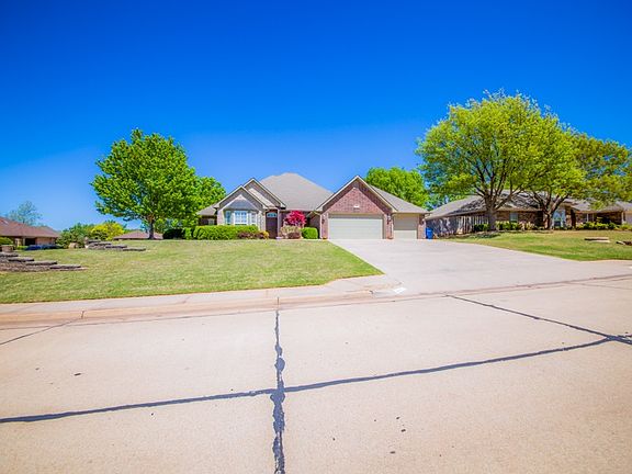 3rd image of 4622 W Country Club Dr