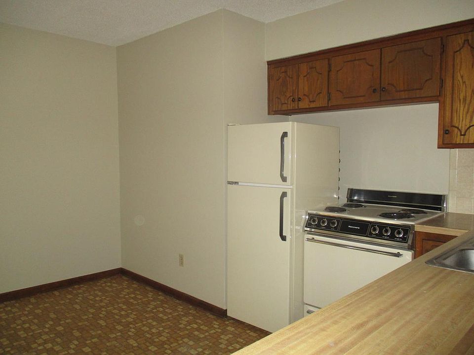 2nd image of 910 S Edgebrook Ln APT C