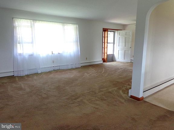 5th image of 165 Saint George St