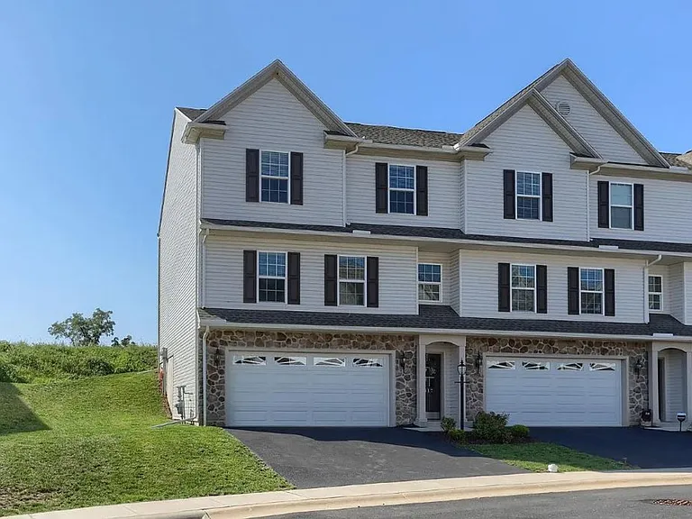 2317 Bartlett Rd — Photo 2