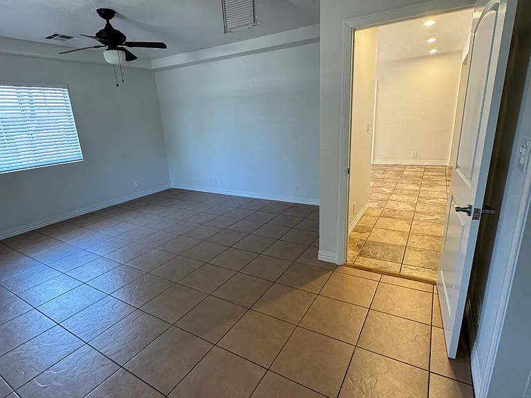 5766 Newcastle Ave — Photo 30