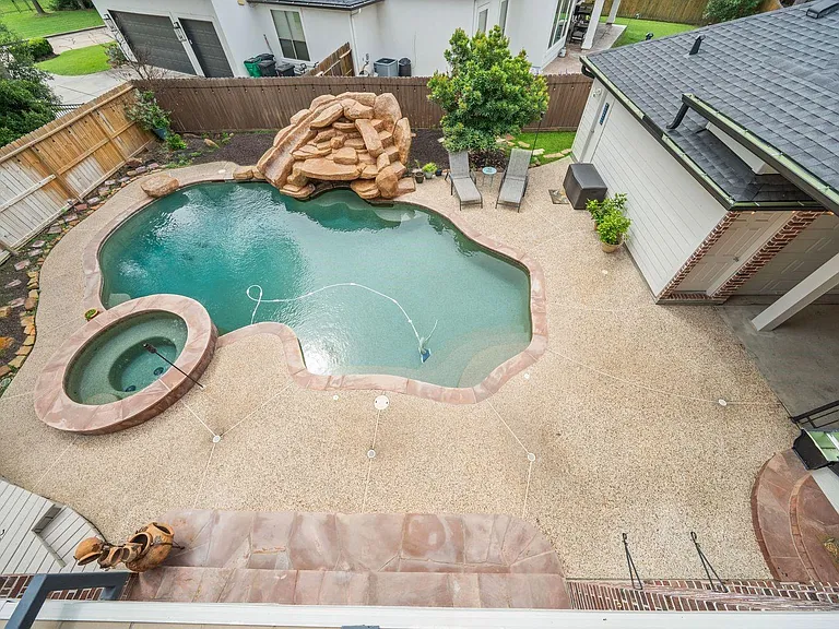 390 Wedgewood Dr — Photo 37