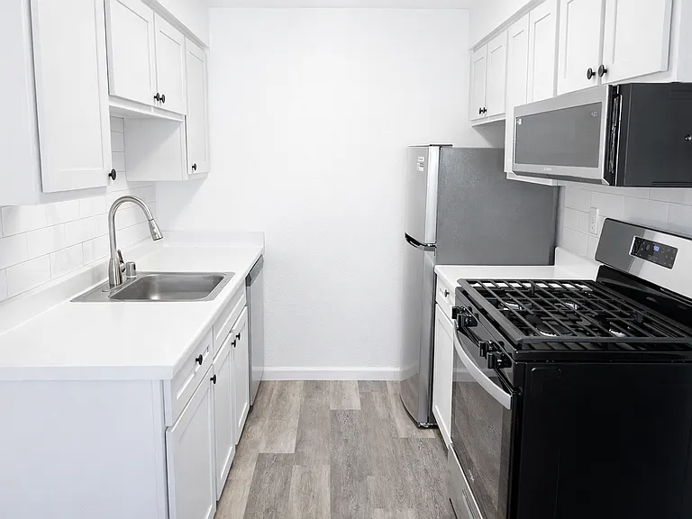 Elm Glen Apartments — Photo 18