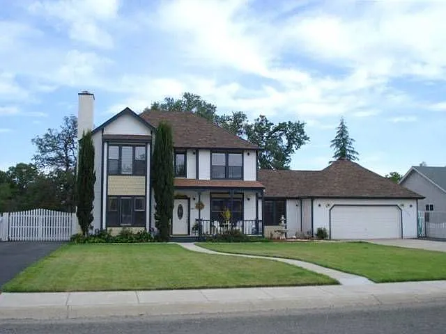 20569 Robinson Glen Dr photo 1