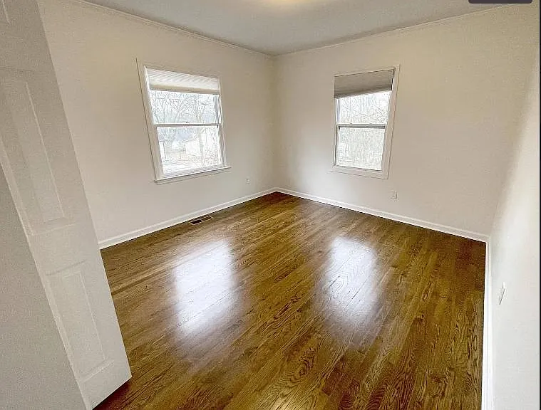 625 Midway Ave — Photo 9