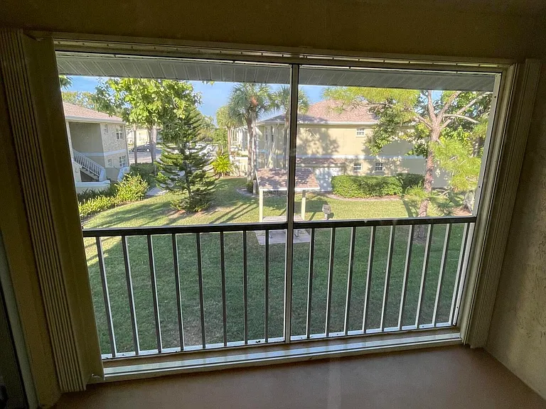 1550 SE Royal Green Cir #P203 — Photo 12