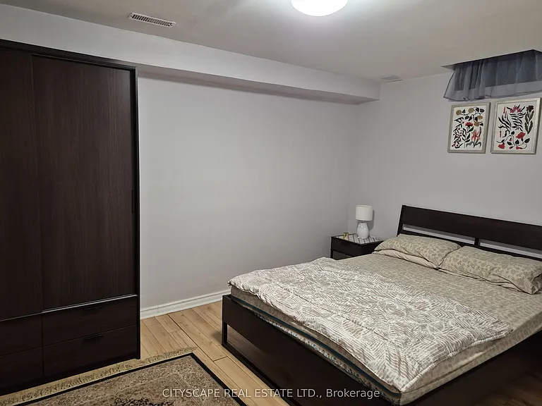 3072 Caulfield Cres — Photo 6