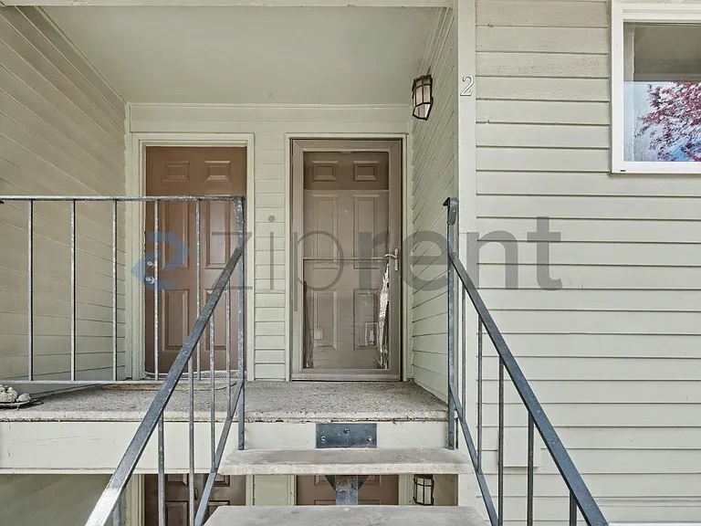 5160 SW 180th Ave #2 — Photo 3