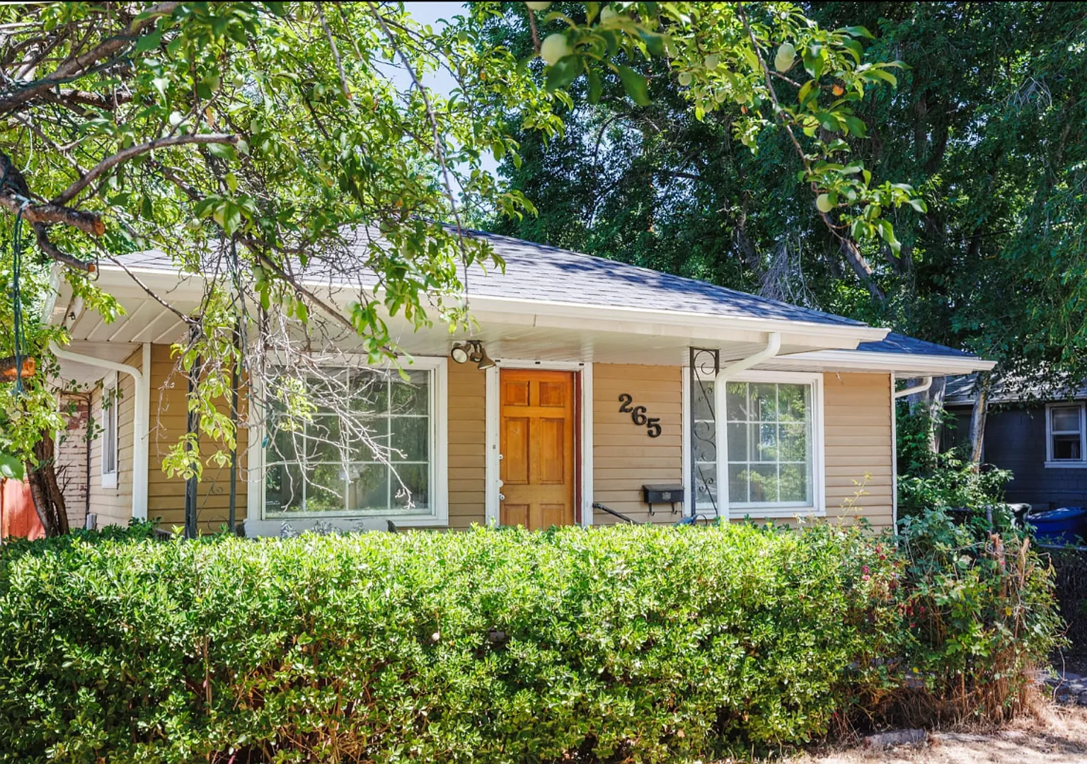 Updated Salt Lake Bungalow Style Home — Photo 1