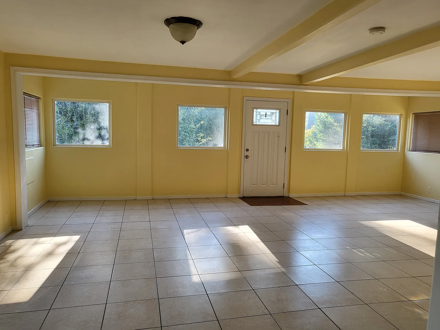 4 bed, 2400 sqft, $3,400 — Photo 2