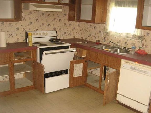3rd image of 906 Latimer St