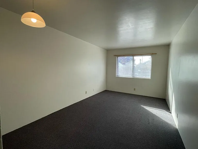 1212 D St #10 — Photo 7